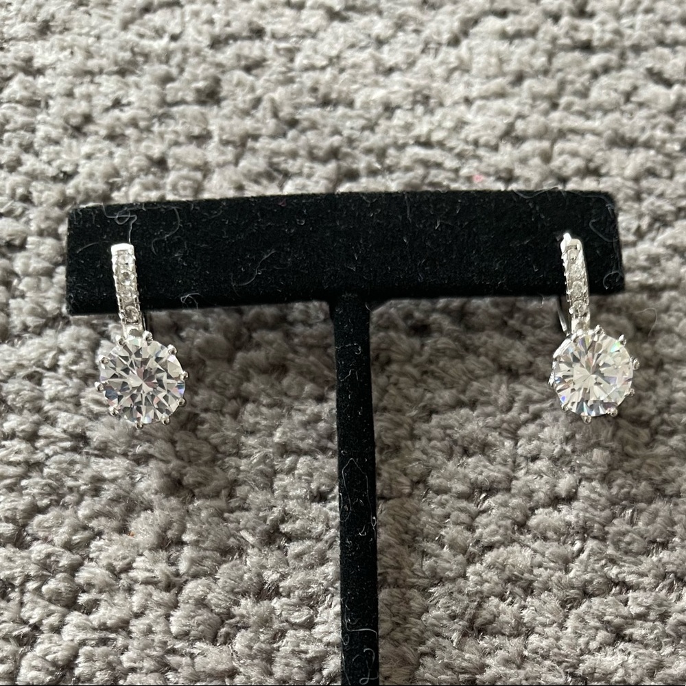 Clear stone drop earrings w/smaller clear stones set tone diamond like